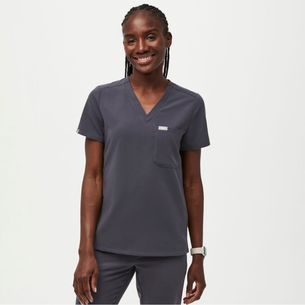 Figs Catarina one pocket scrub top color charcoal